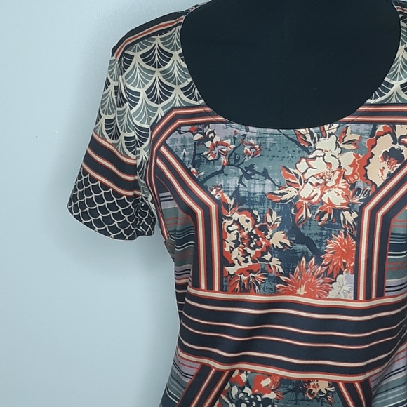 Forever 21 Abstract Print Bodycon Dress Si… - Picture 11 of 11